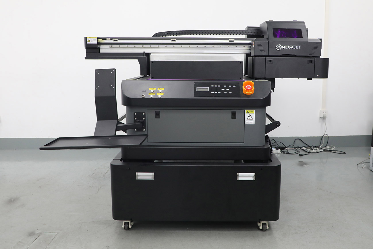 PLOTTER CAMA PLANA UV MEGAJET DE 60X90CMS CON 3 CABEZALES i1600 CMYK + W + V - Imagen 3