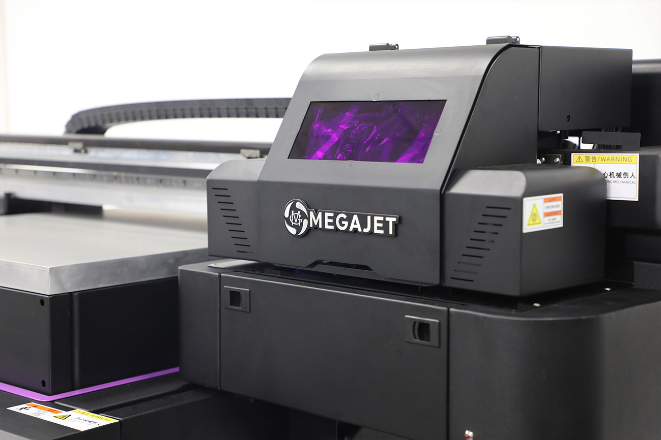 PLOTTER CAMA PLANA UV MEGAJET DE 60X90CMS CON 3 CABEZALES i1600 CMYK + W + V - Imagen 4