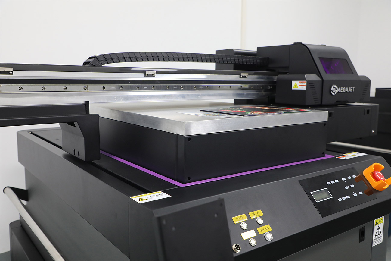PLOTTER CAMA PLANA UV MEGAJET DE 60X90CMS CON 3 CABEZALES i1600 CMYK + W + V - Imagen 5