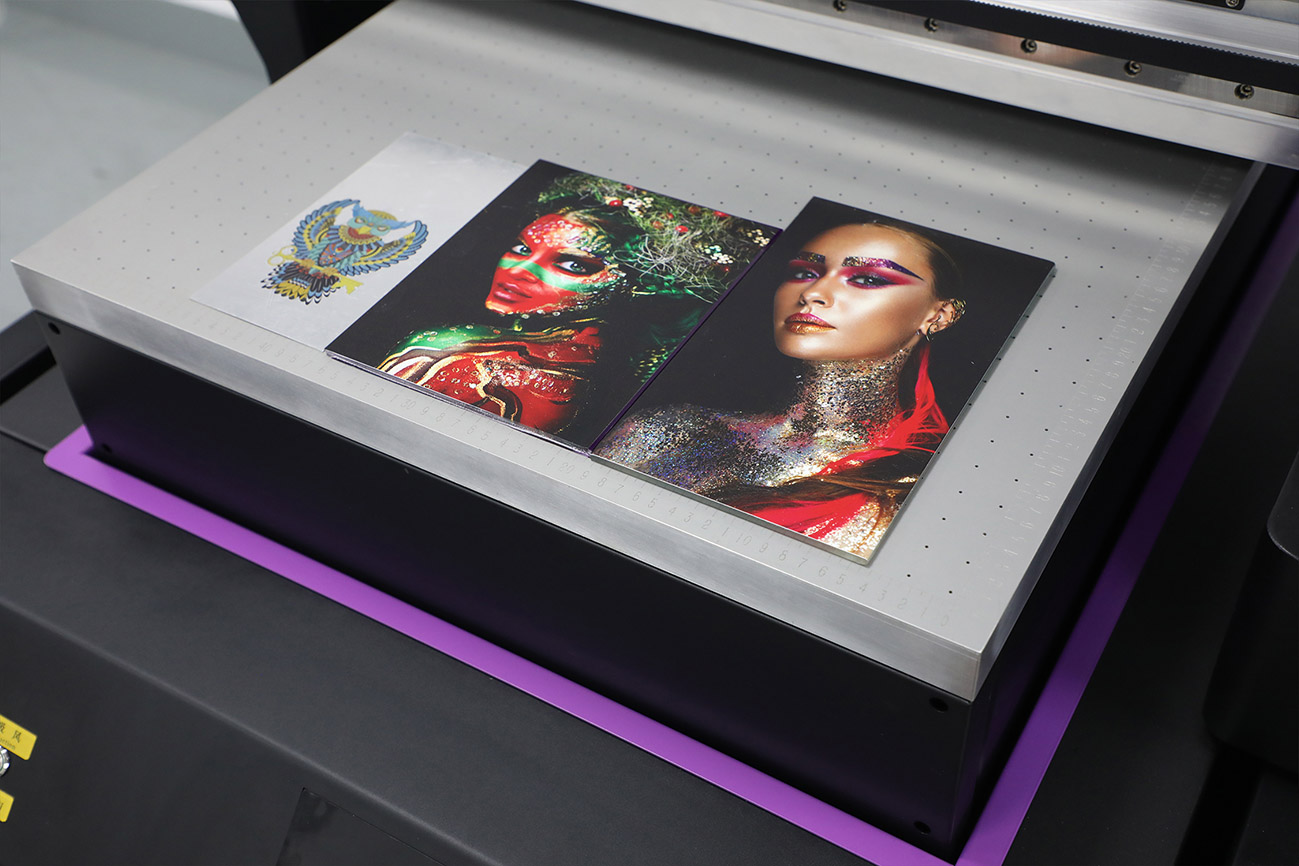 PLOTTER CAMA PLANA UV MEGAJET DE 60X90CMS CON 3 CABEZALES i1600 CMYK + W + V - Imagen 8