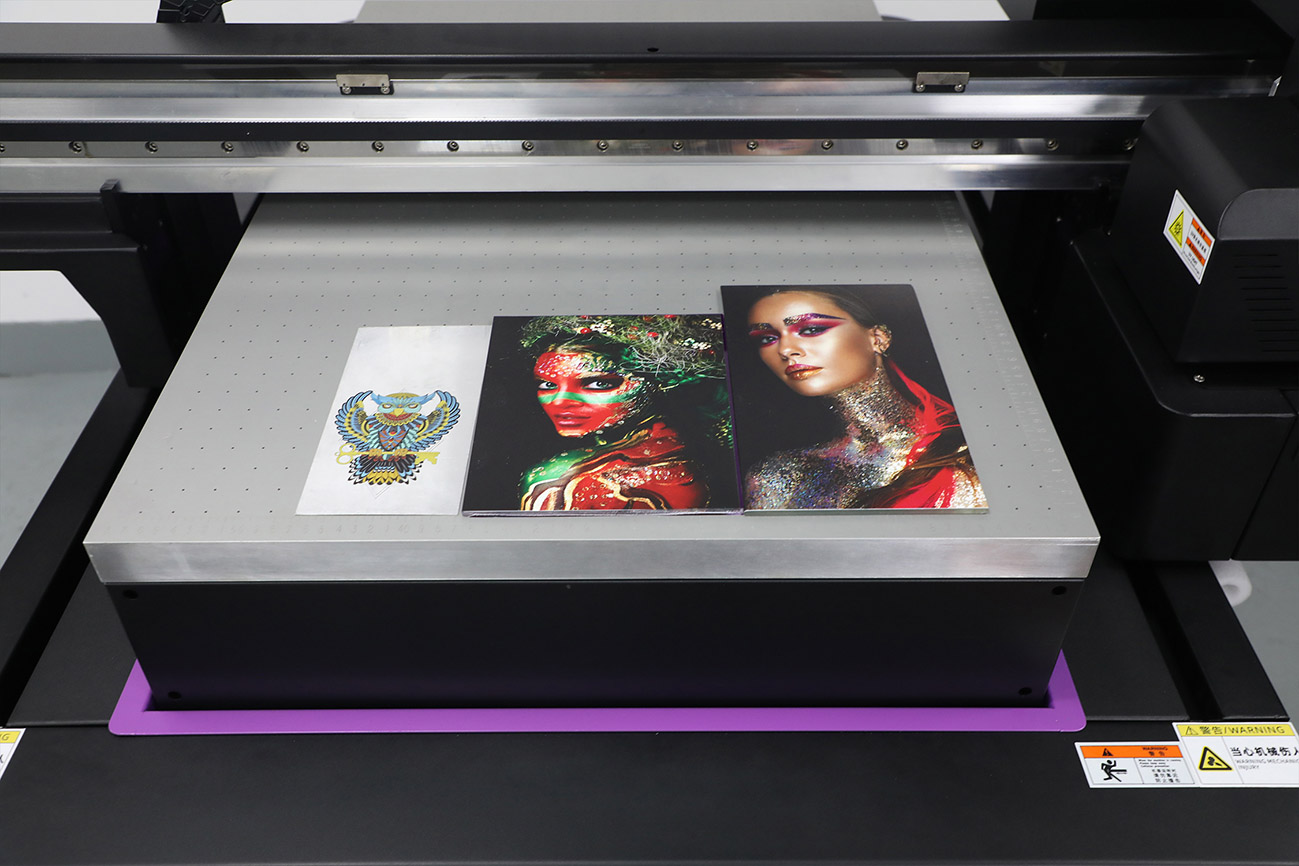 PLOTTER CAMA PLANA UV MEGAJET DE 60X90CMS CON 3 CABEZALES i1600 CMYK + W + V - Imagen 9