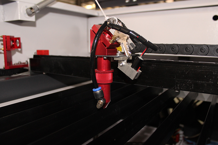 MAQUINA DE CORTE Y GRABADO LÁSER CNC 400X400MM 50W CON SISTEMA RUIDA 6445 Y CHILLER CW-3000 - Imagen 17